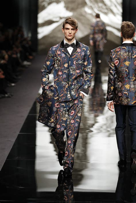 louis vuitton model height